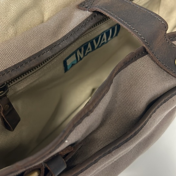 Navali Waxed Boatswain Laptop Messenger Bag – Taupe Tan - Picture 4 of 10